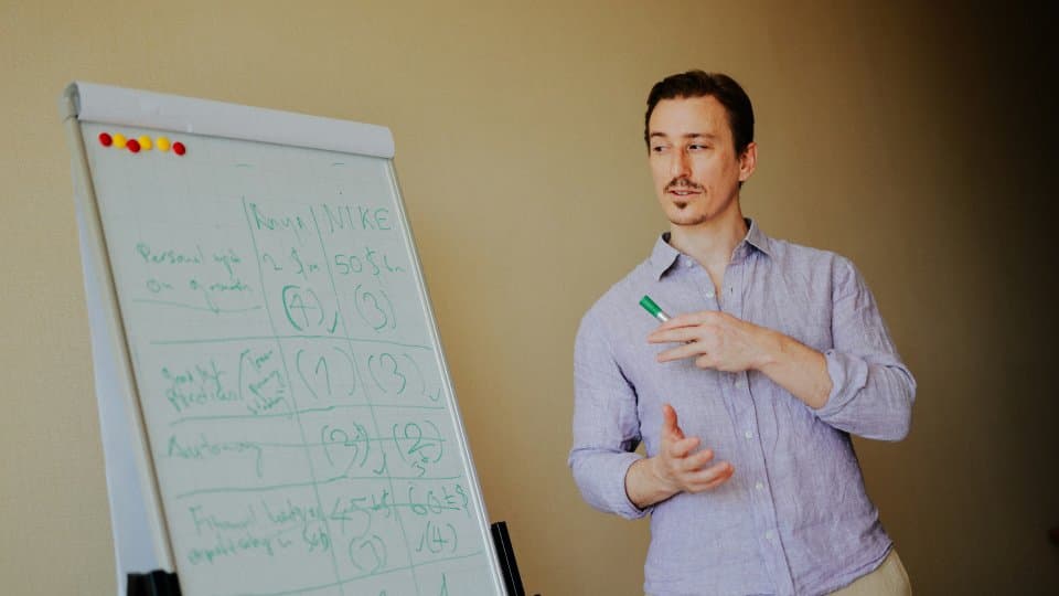 O que é Benchmarking: como comparar, aprender e evoluir seu negócio com inteligência